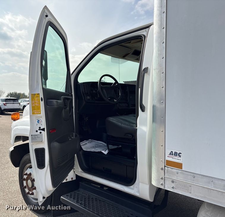 image for item EU7139 2008 GMC C4500 box truck