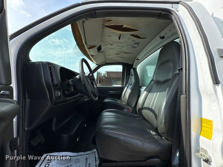 image for item EU7139 2008 GMC C4500 box truck