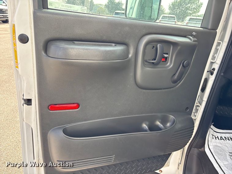 image for item EU7139 2008 GMC C4500 box truck