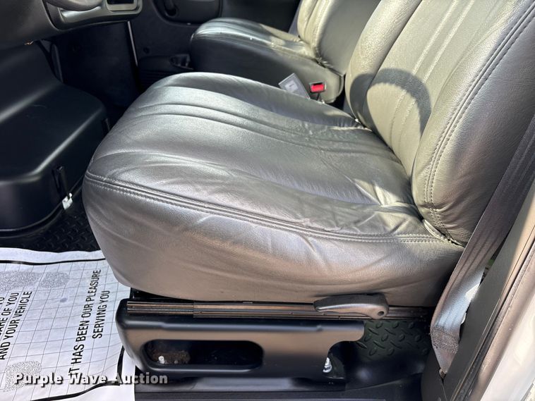 image for item EU7139 2008 GMC C4500 box truck