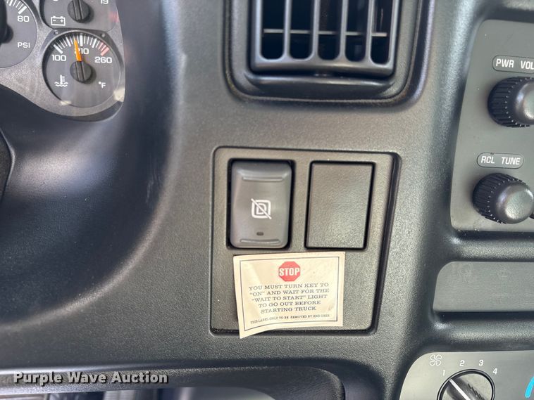 image for item EU7139 2008 GMC C4500 box truck