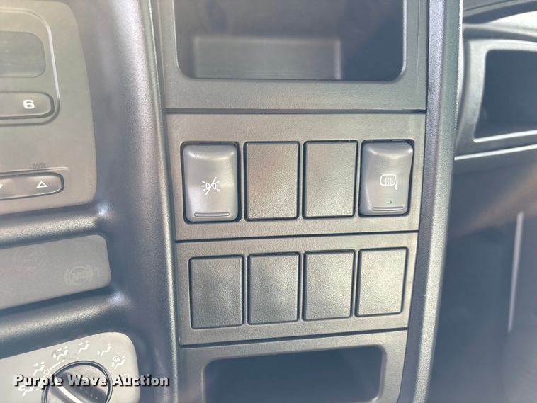 image for item EU7139 2008 GMC C4500 box truck