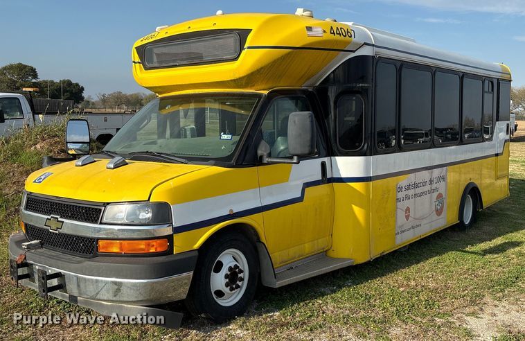 image for item EU7144 2017 Chevrolet Express G4500 shuttle bus