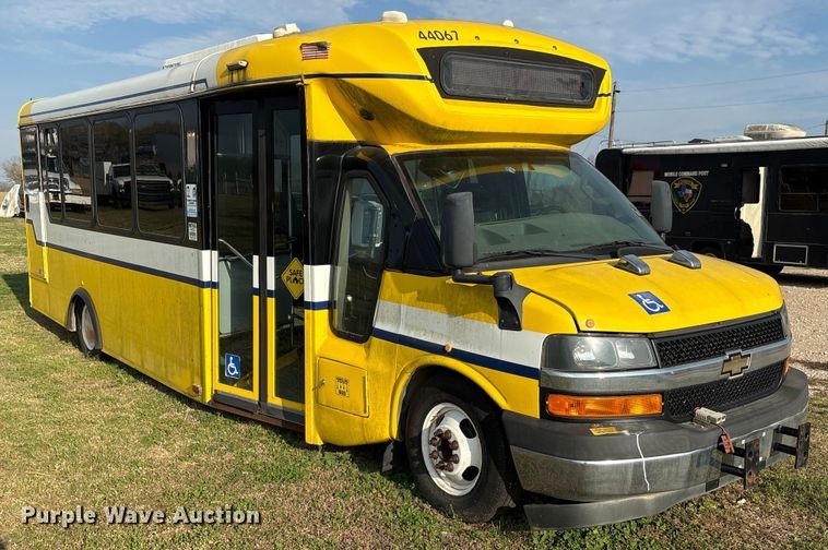 image for item EU7144 2017 Chevrolet Express G4500 shuttle bus