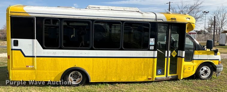 image for item EU7144 2017 Chevrolet Express G4500 shuttle bus