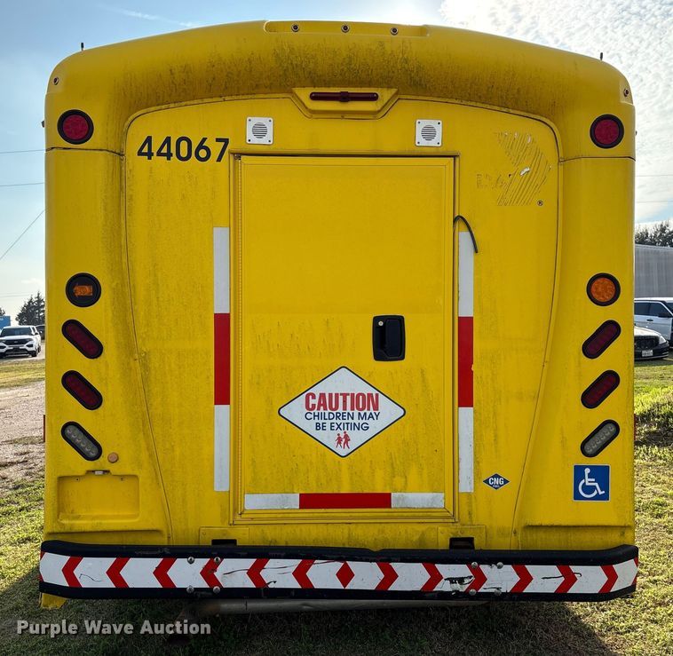 image for item EU7144 2017 Chevrolet Express G4500 shuttle bus