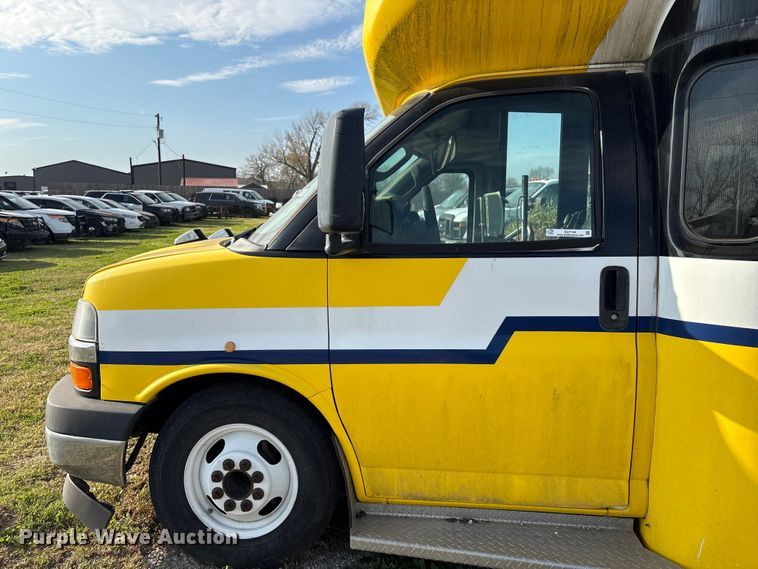 image for item EU7144 2017 Chevrolet Express G4500 shuttle bus