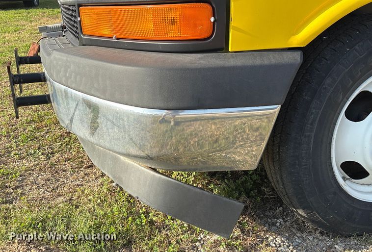 image for item EU7144 2017 Chevrolet Express G4500 shuttle bus