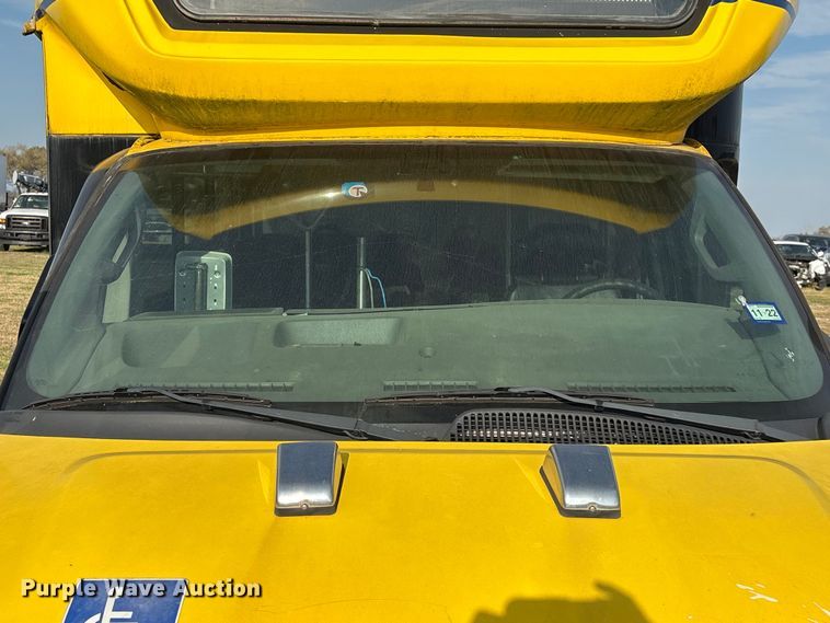 image for item EU7144 2017 Chevrolet Express G4500 shuttle bus