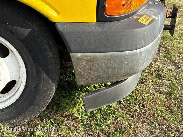 image for item EU7144 2017 Chevrolet Express G4500 shuttle bus