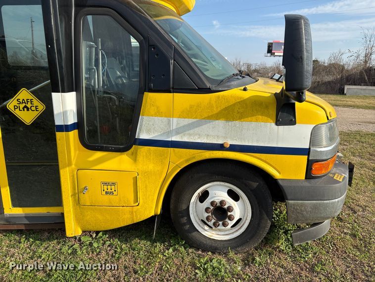 image for item EU7144 2017 Chevrolet Express G4500 shuttle bus