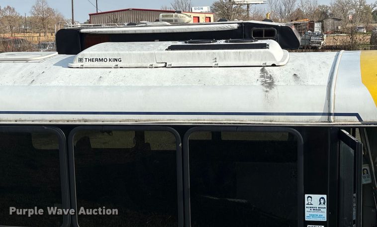 image for item EU7144 2017 Chevrolet Express G4500 shuttle bus