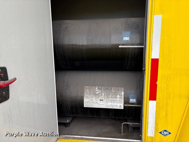 image for item EU7144 2017 Chevrolet Express G4500 shuttle bus