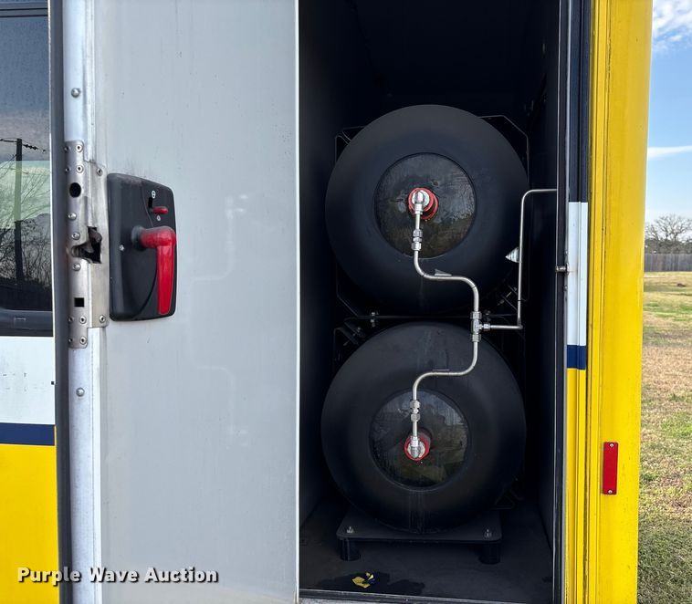 image for item EU7144 2017 Chevrolet Express G4500 shuttle bus