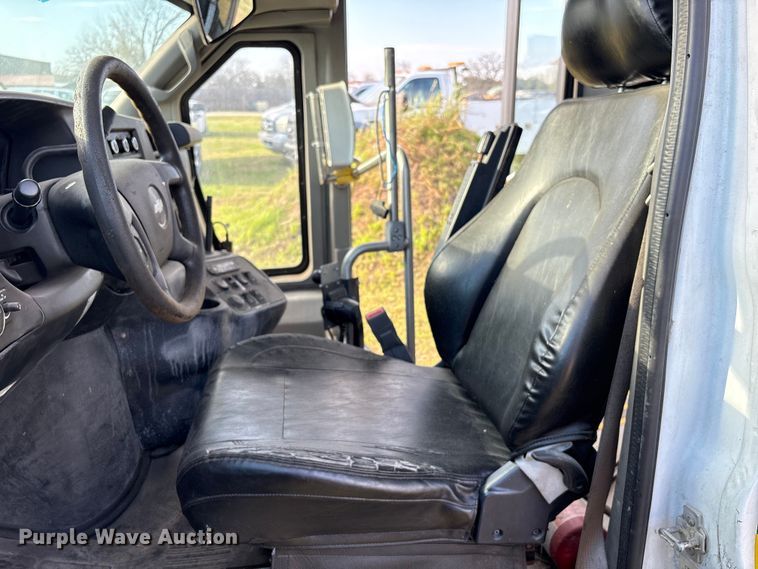 image for item EU7144 2017 Chevrolet Express G4500 shuttle bus