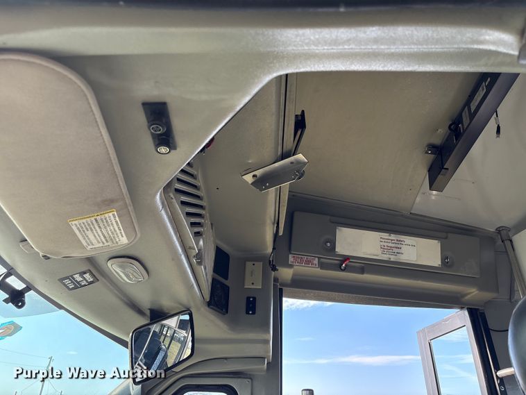 image for item EU7144 2017 Chevrolet Express G4500 shuttle bus