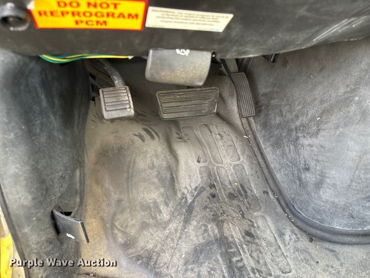 image for item EU7144 2017 Chevrolet Express G4500 shuttle bus