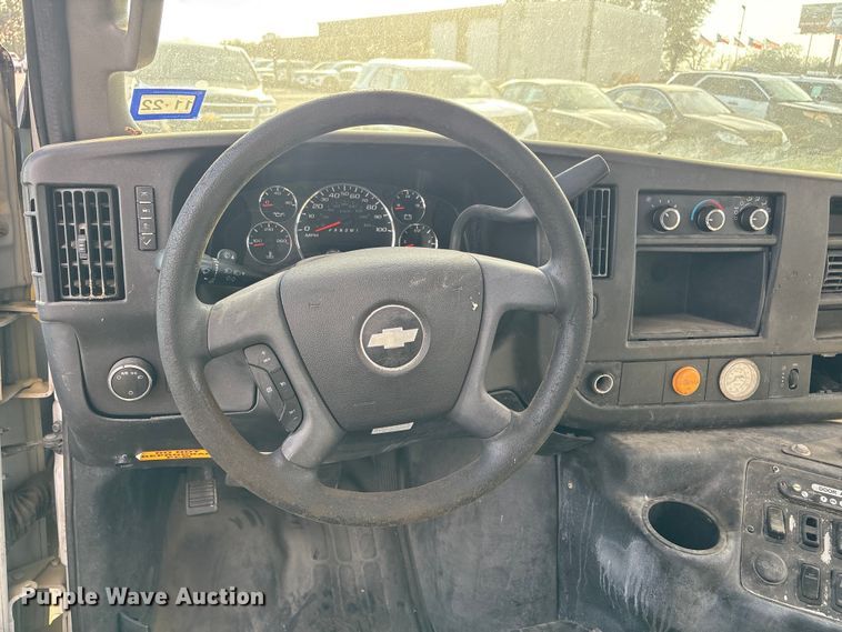 image for item EU7144 2017 Chevrolet Express G4500 shuttle bus