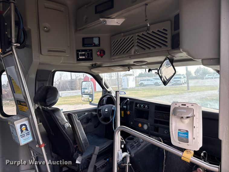 image for item EU7144 2017 Chevrolet Express G4500 shuttle bus