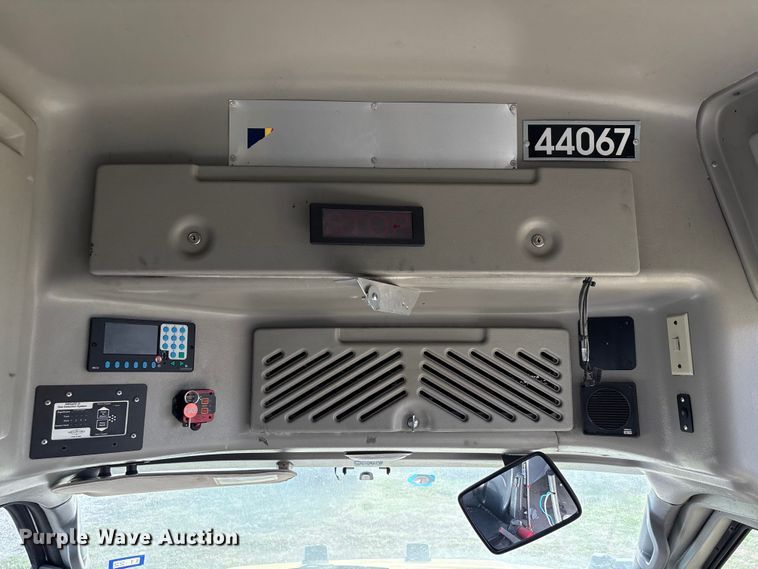 image for item EU7144 2017 Chevrolet Express G4500 shuttle bus