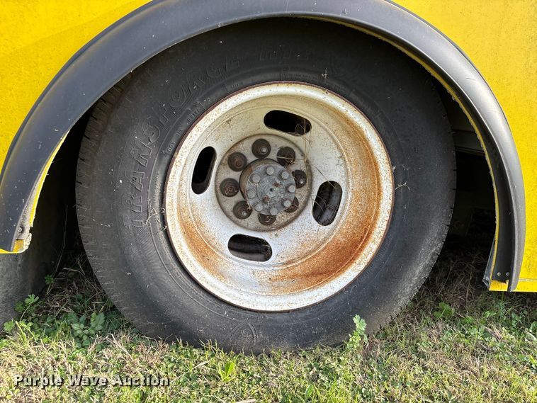 image for item EU7144 2017 Chevrolet Express G4500 shuttle bus