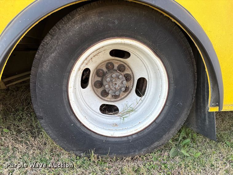 image for item EU7144 2017 Chevrolet Express G4500 shuttle bus