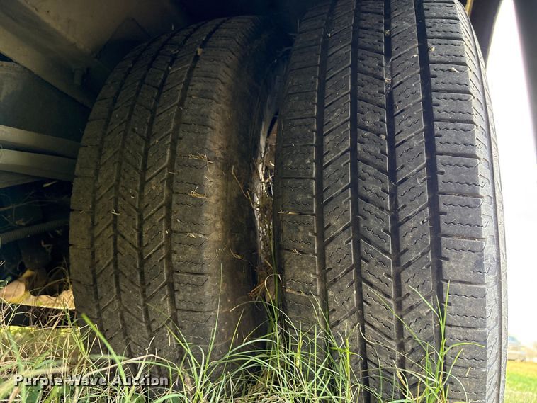 image for item EU7144 2017 Chevrolet Express G4500 shuttle bus