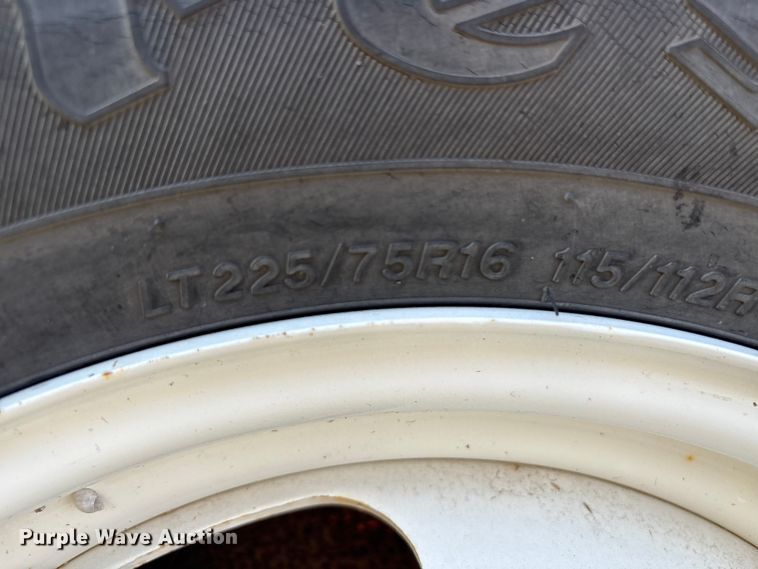 image for item EU7144 2017 Chevrolet Express G4500 shuttle bus