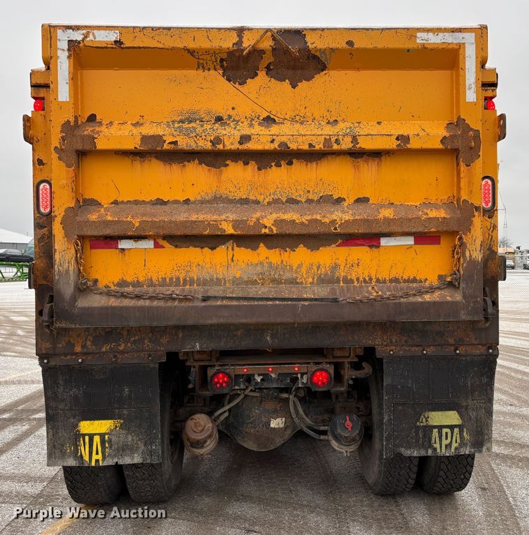 image for item EU8575 2005 Kenworth T800 dump truck