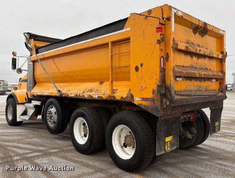 image for item EU8575 2005 Kenworth T800 dump truck