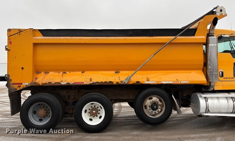 image for item EU8575 2005 Kenworth T800 dump truck