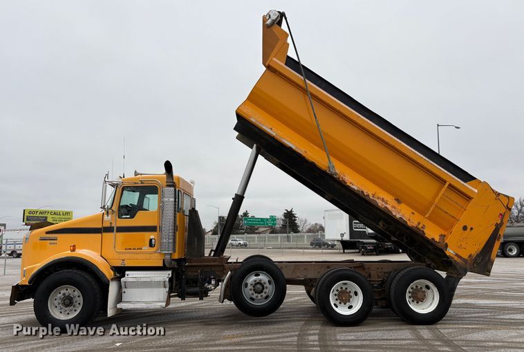 image for item EU8575 2005 Kenworth T800 dump truck