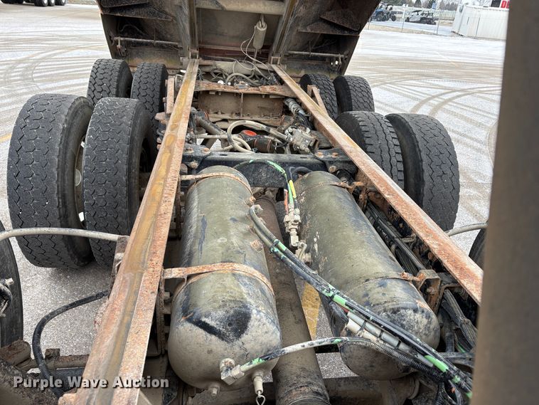 image for item EU8575 2005 Kenworth T800 dump truck