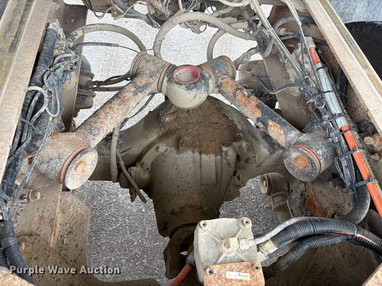 image for item EU8575 2005 Kenworth T800 dump truck