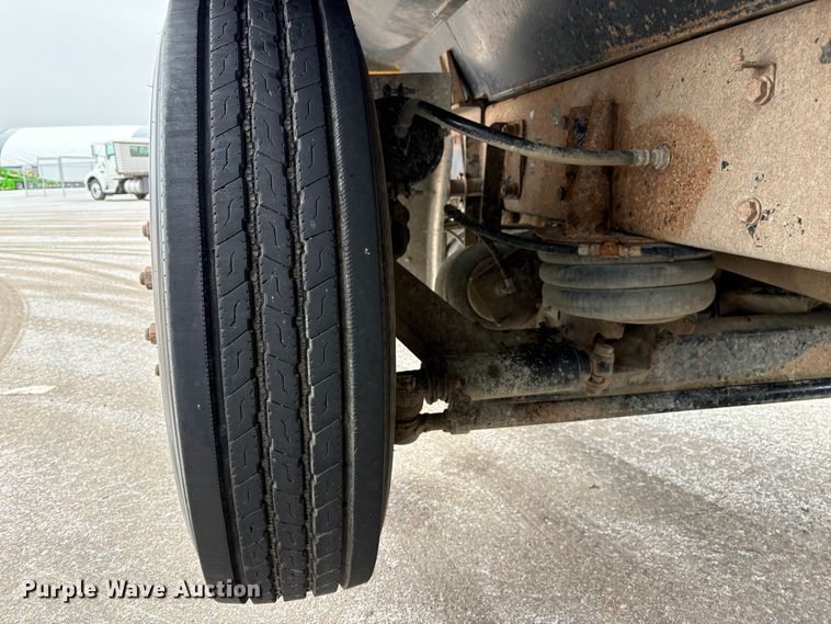 image for item EU8575 2005 Kenworth T800 dump truck