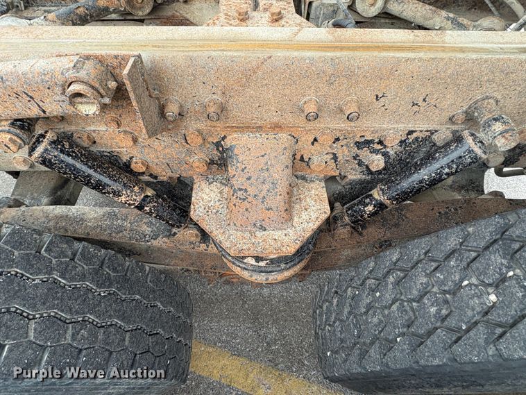 image for item EU8575 2005 Kenworth T800 dump truck