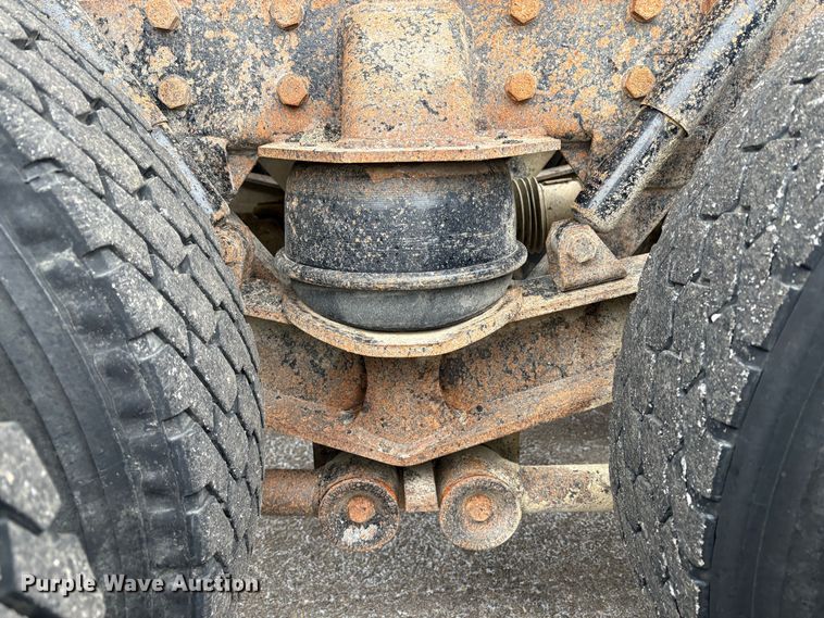 image for item EU8575 2005 Kenworth T800 dump truck