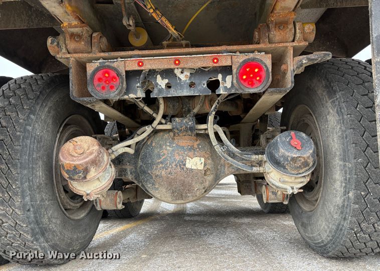 image for item EU8575 2005 Kenworth T800 dump truck