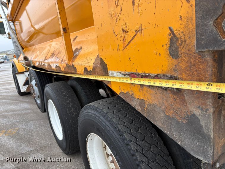 image for item EU8575 2005 Kenworth T800 dump truck