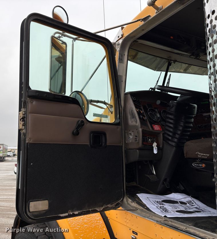 image for item EU8575 2005 Kenworth T800 dump truck