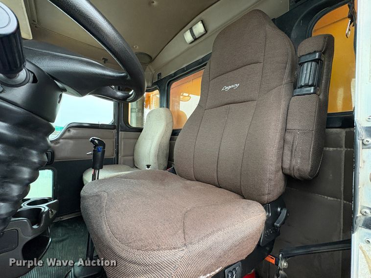 image for item EU8575 2005 Kenworth T800 dump truck