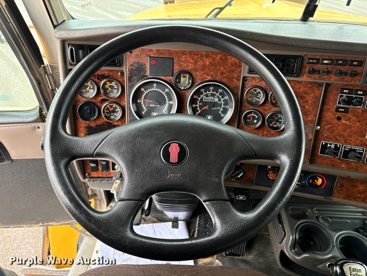 image for item EU8575 2005 Kenworth T800 dump truck