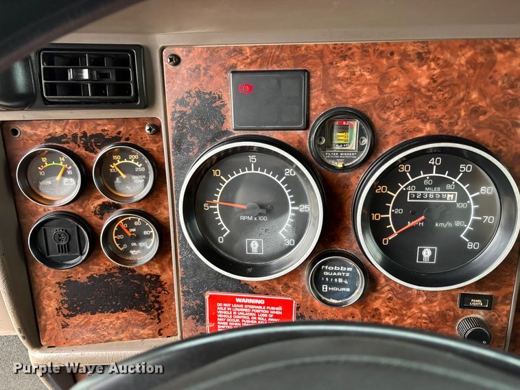 image for item EU8575 2005 Kenworth T800 dump truck