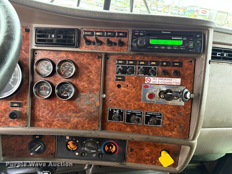 image for item EU8575 2005 Kenworth T800 dump truck