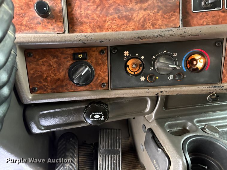 image for item EU8575 2005 Kenworth T800 dump truck