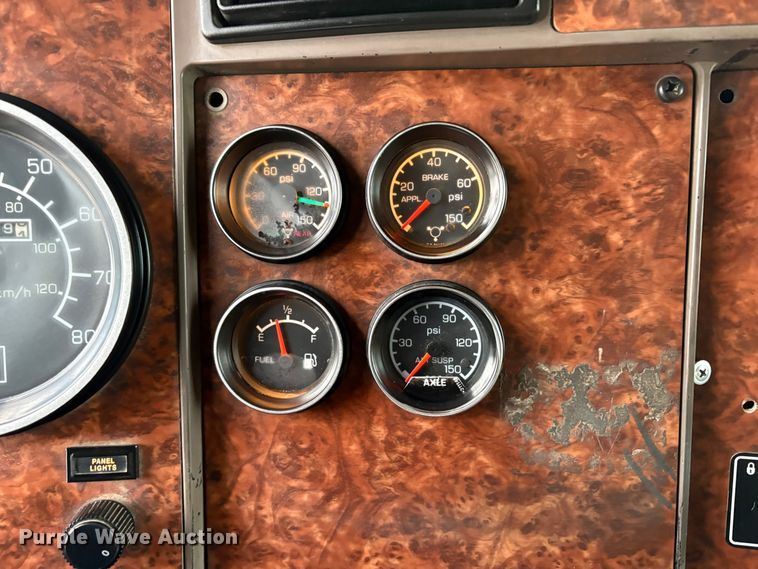 image for item EU8575 2005 Kenworth T800 dump truck