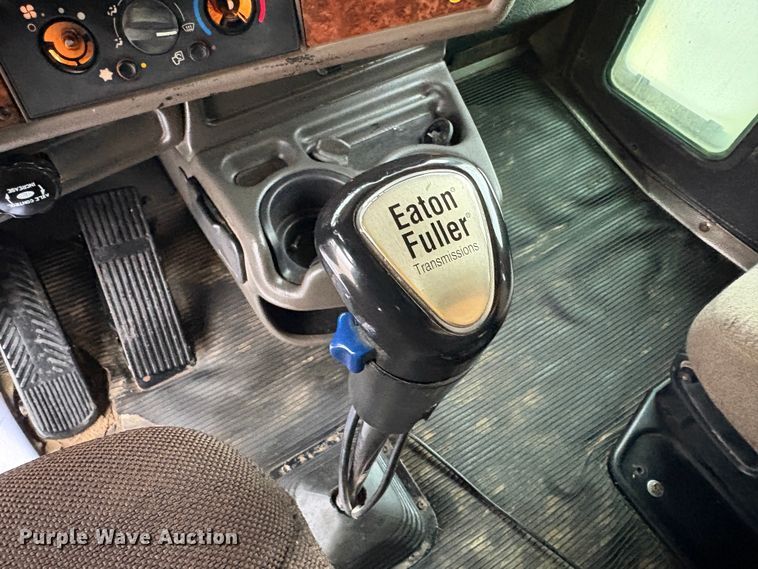 image for item EU8575 2005 Kenworth T800 dump truck