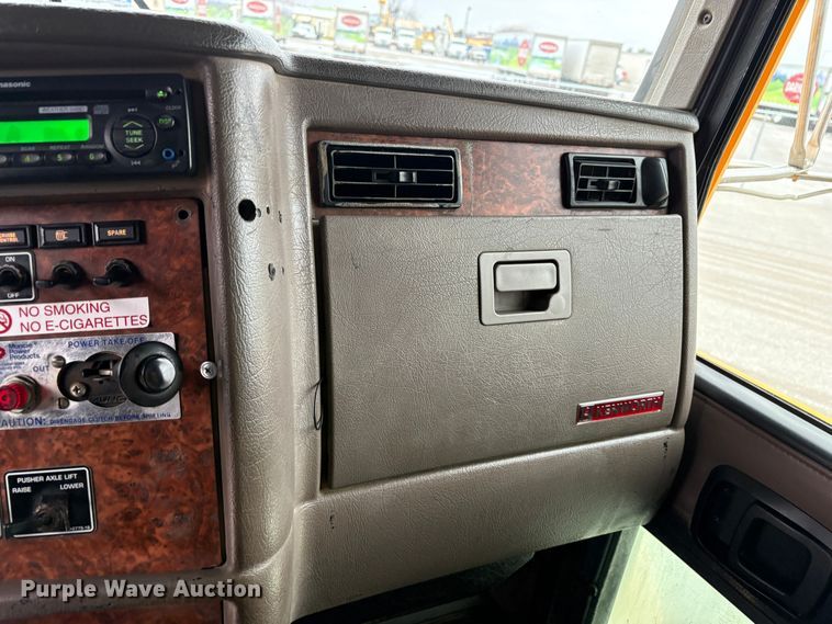 image for item EU8575 2005 Kenworth T800 dump truck