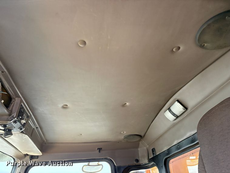 image for item EU8575 2005 Kenworth T800 dump truck