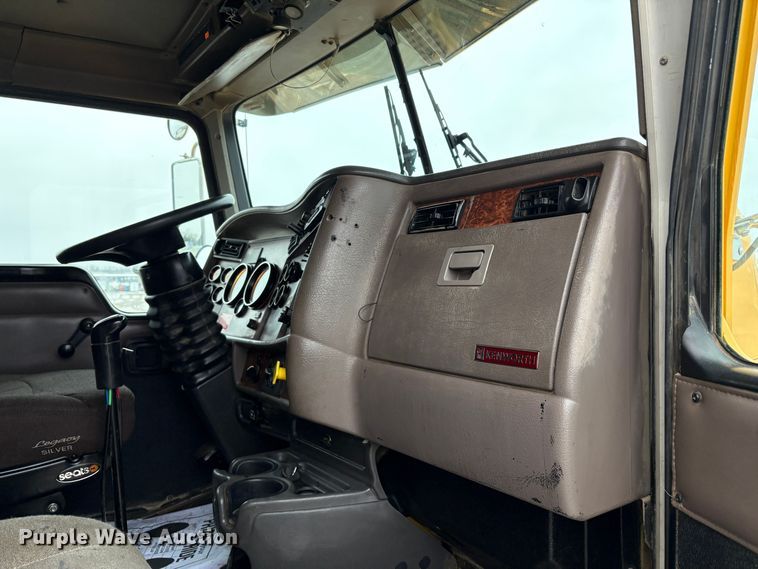 image for item EU8575 2005 Kenworth T800 dump truck